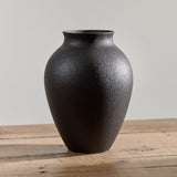 1-black-olpe-vase